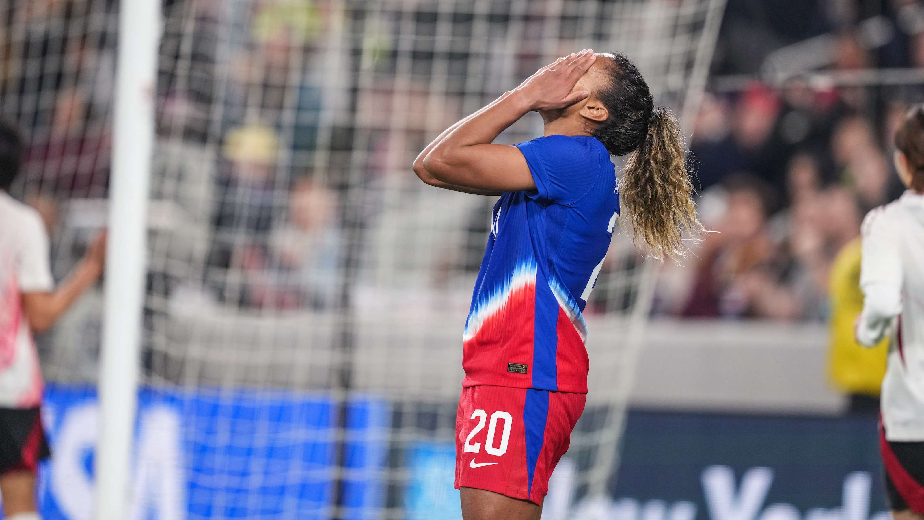 也展示了他 也展示了他